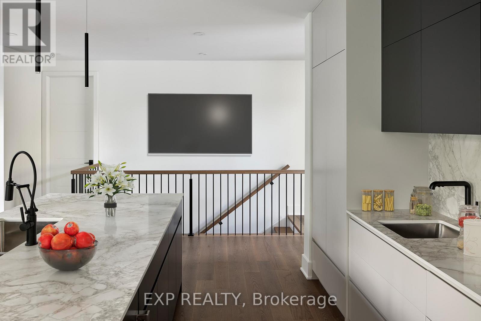 32 CLOVELLY ROAD - 8