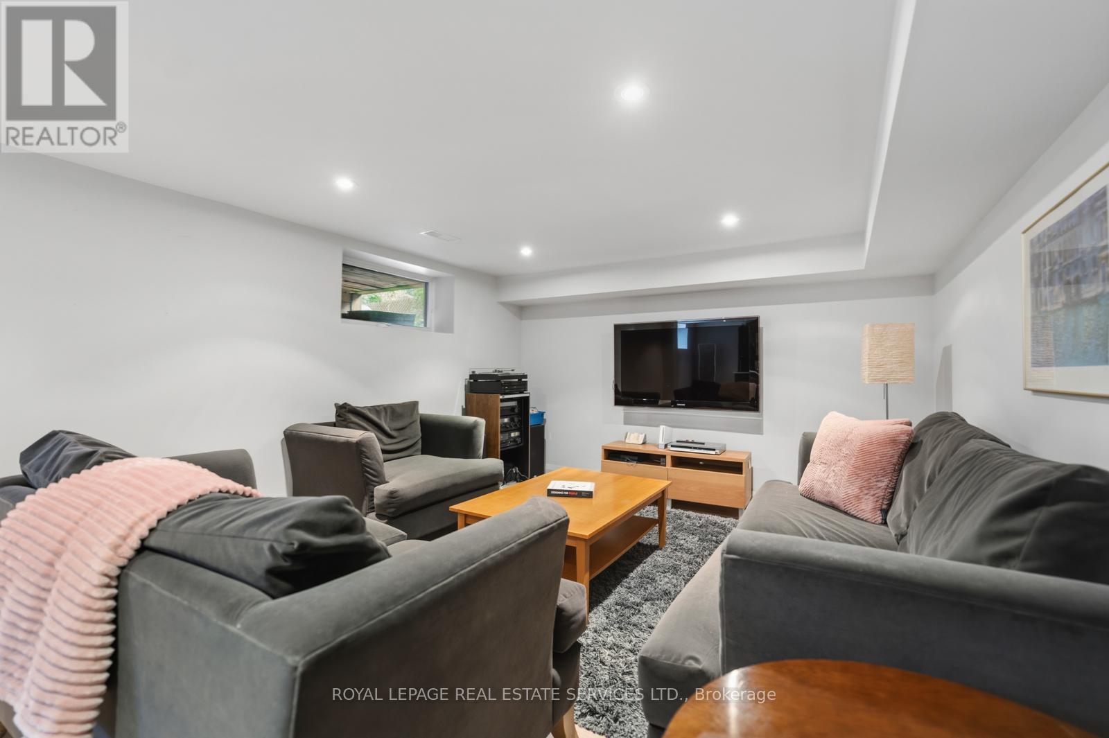 8 FIRWOOD CRESCENT - Image 33