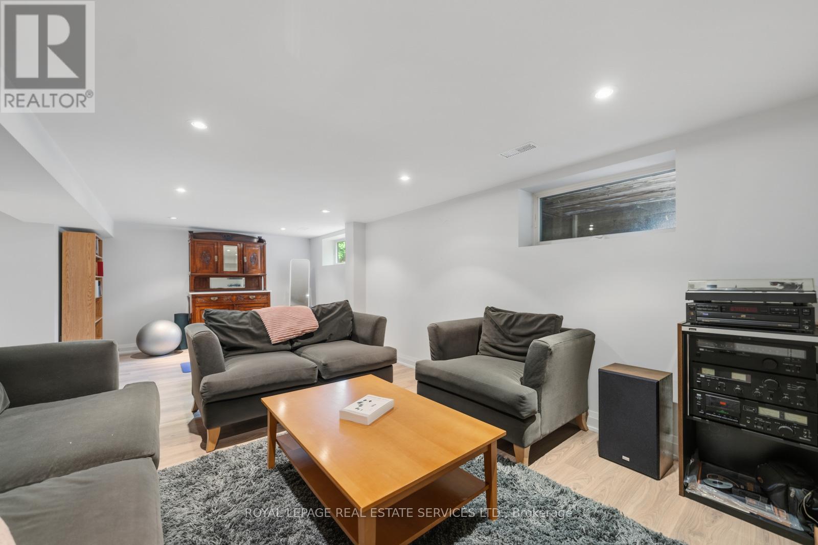 8 FIRWOOD CRESCENT - Image 34
