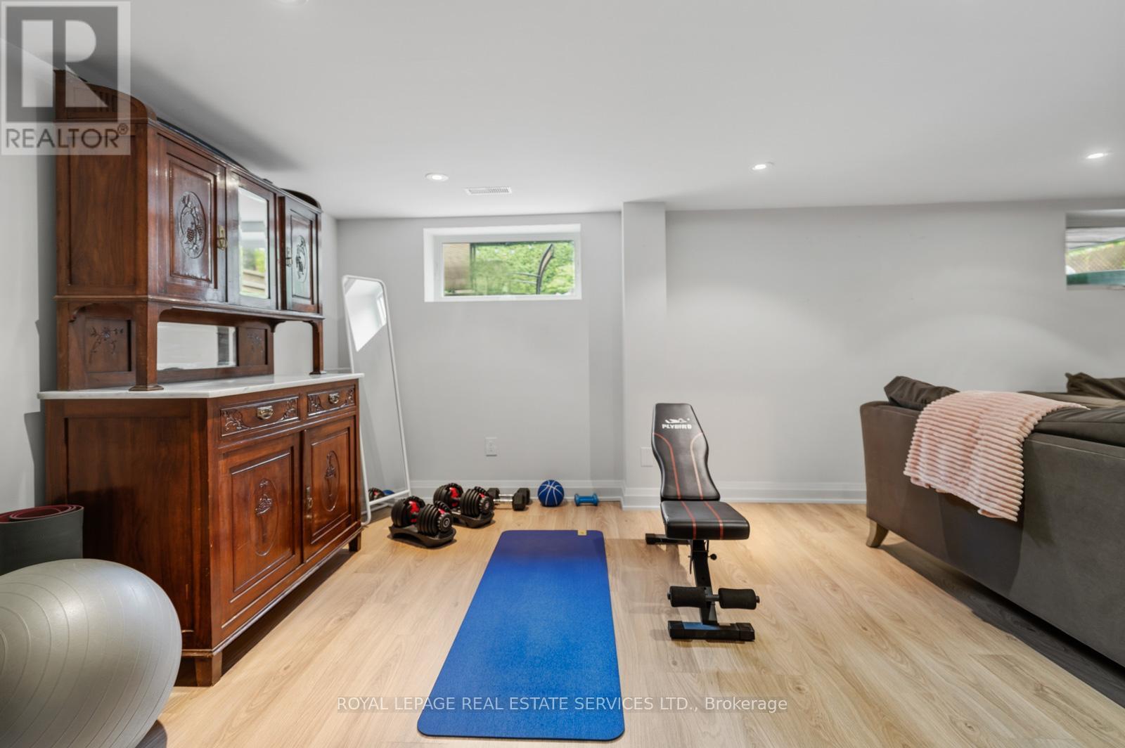 8 FIRWOOD CRESCENT - Image 35