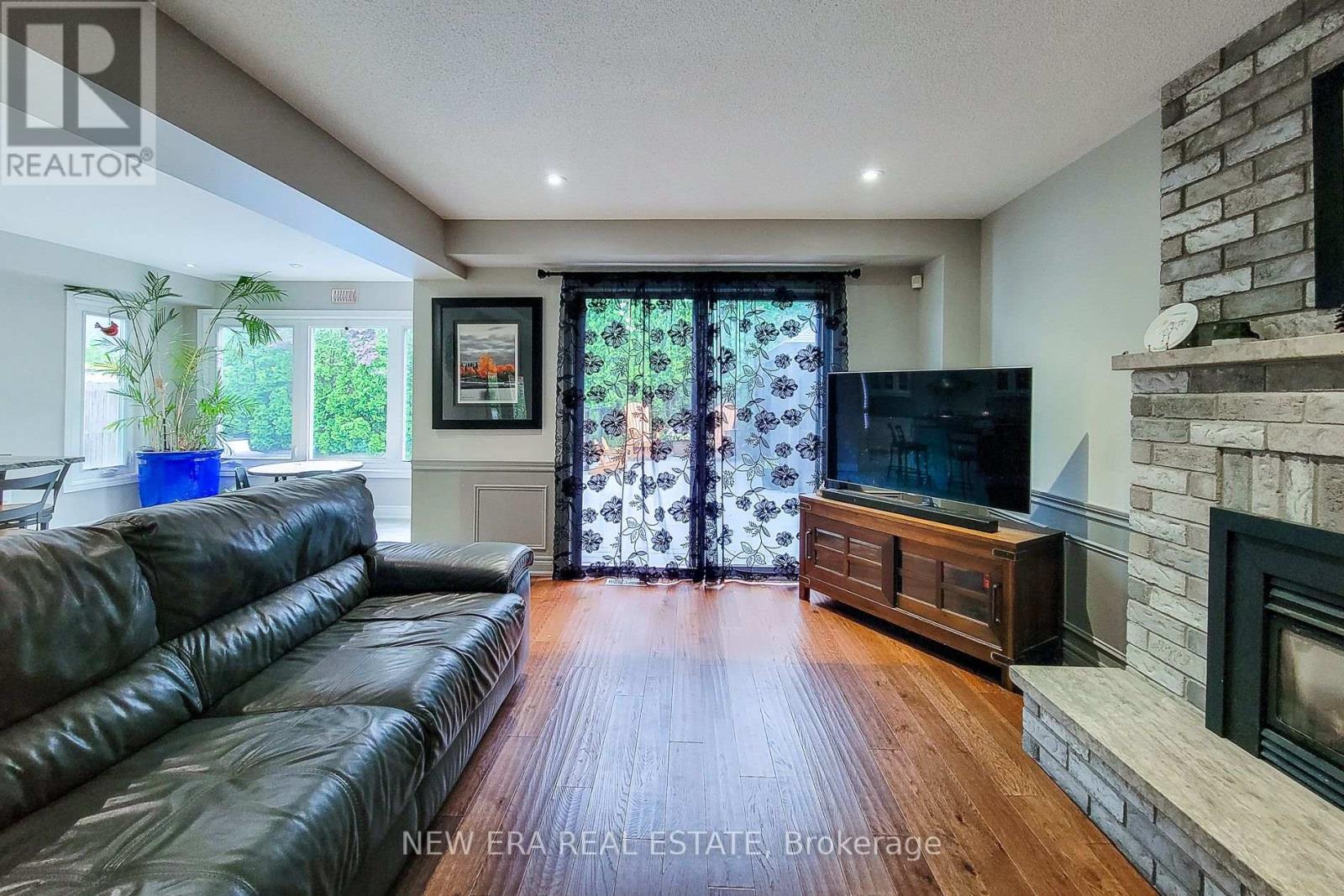 29 WOODSIDE SQUARE - Image 17