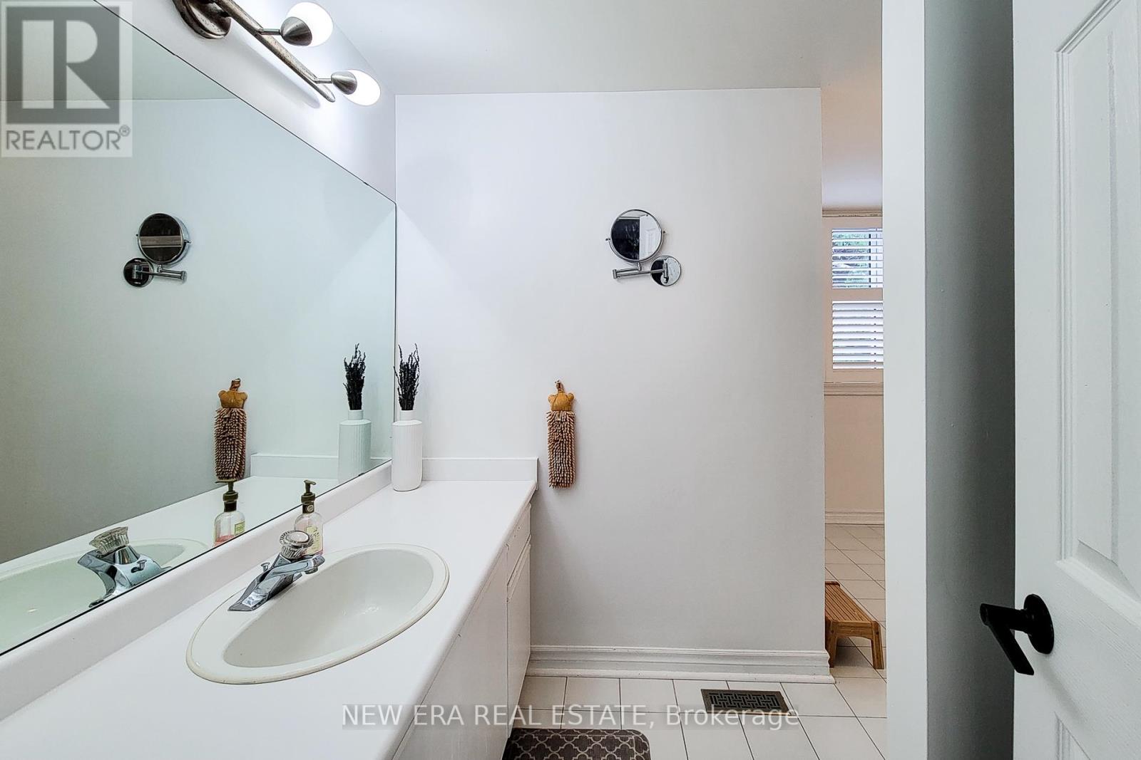 29 WOODSIDE SQUARE - Image 37