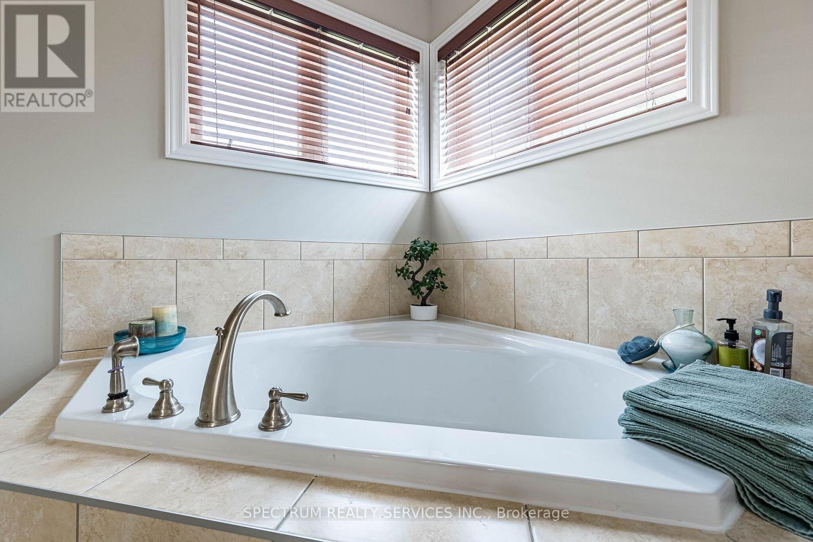 1529 UPPER SHERMAN AVENUE - 33