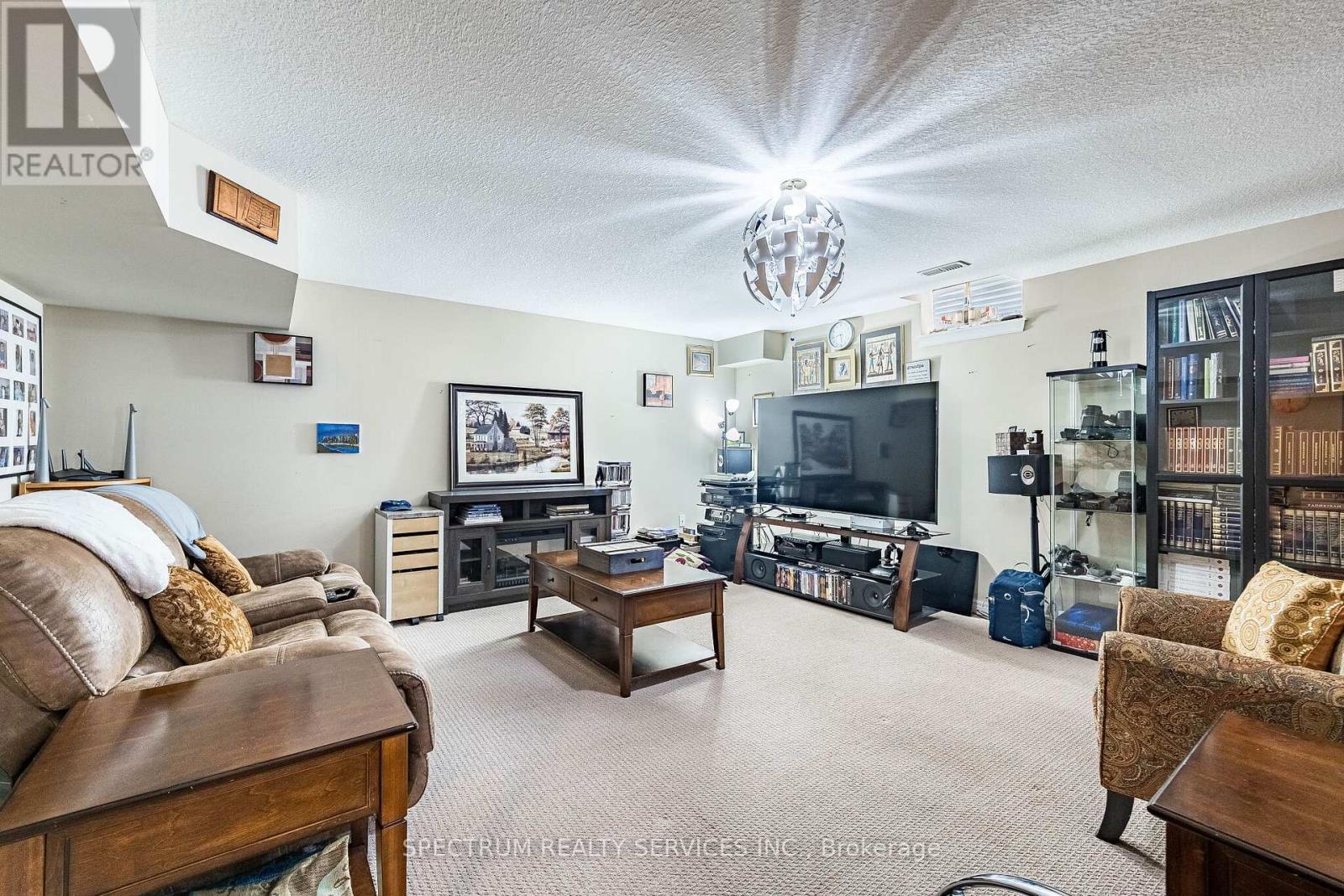 1529 UPPER SHERMAN AVENUE - 40
