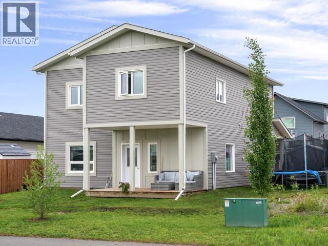 33 TANANA LANE, Whitehorse — photo 2
