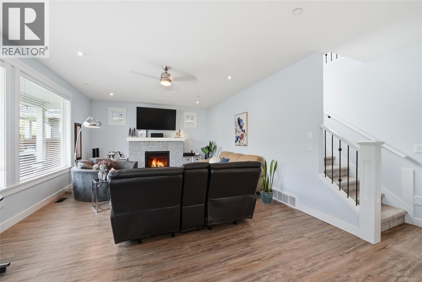 795 Parkside Cres - 16