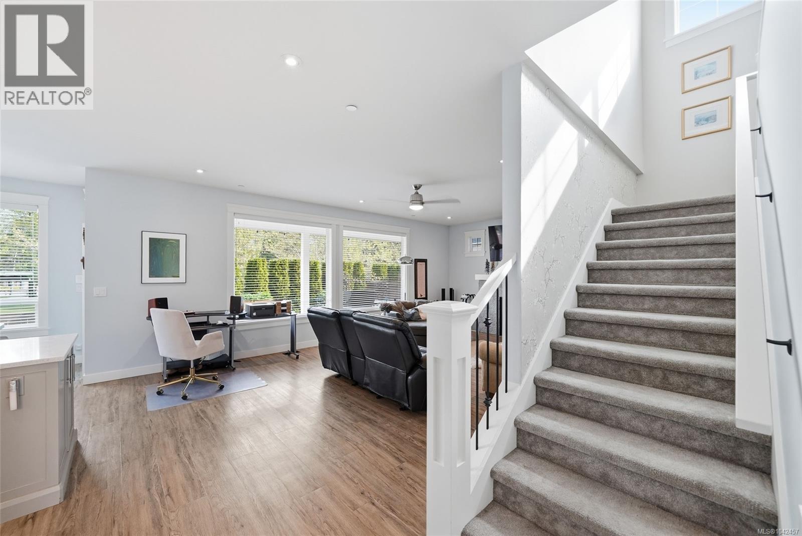 795 Parkside Cres - 17