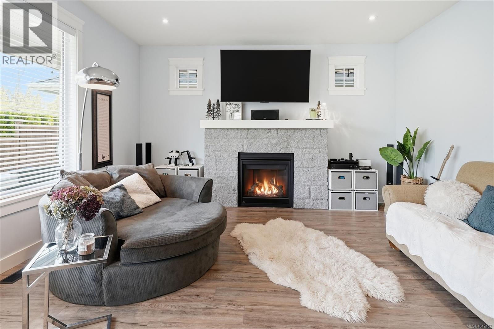 795 Parkside Cres - 3