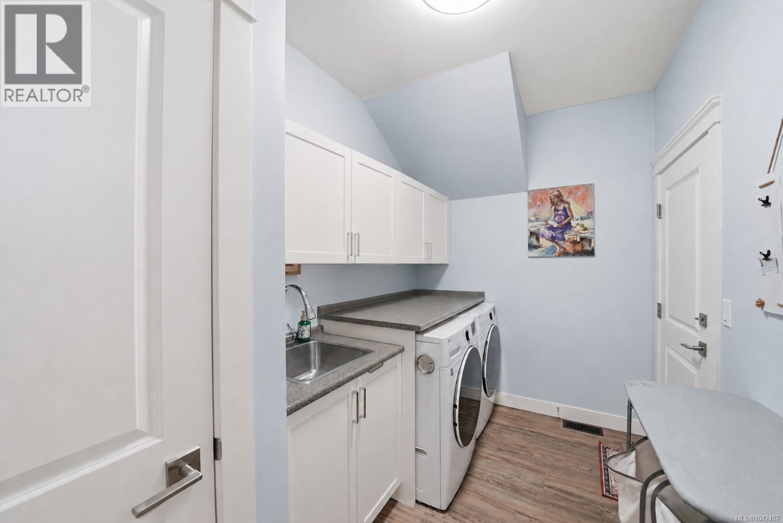 795 Parkside Cres - 31