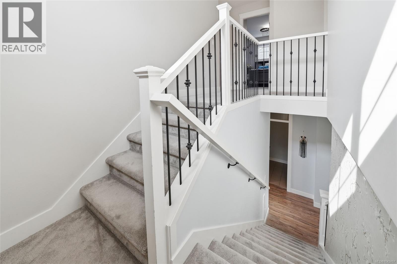 795 Parkside Cres - 34
