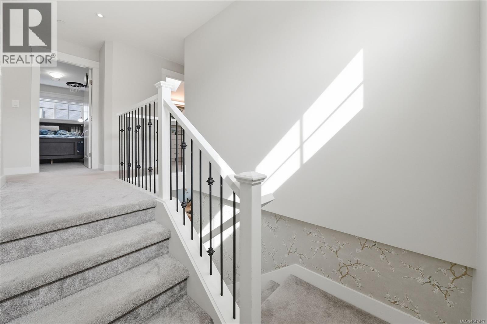 795 Parkside Cres - 35