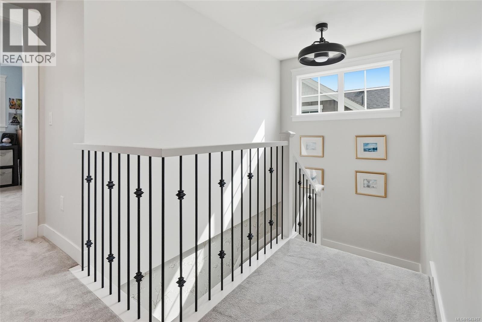795 Parkside Cres - 36
