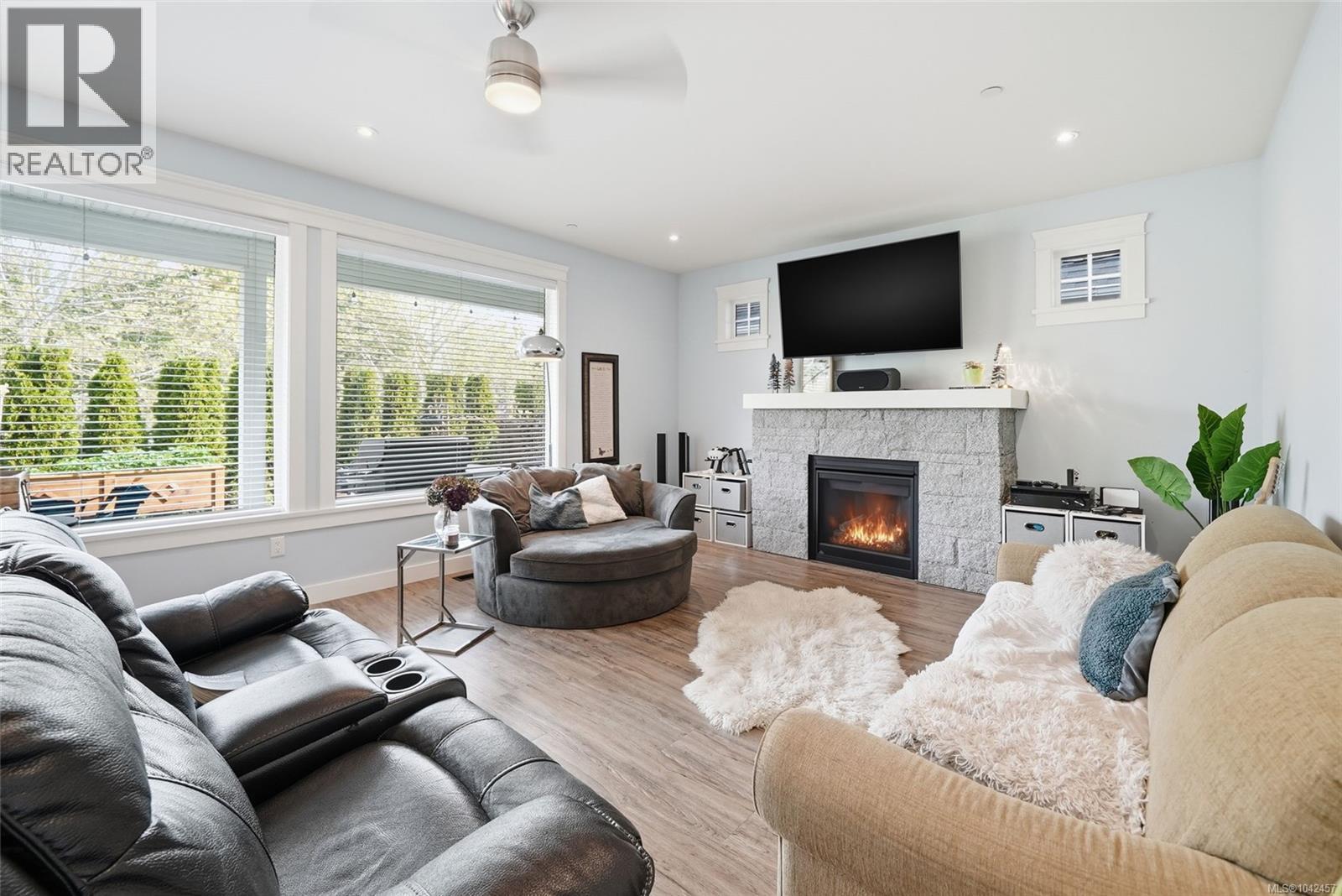 795 Parkside Cres - 6