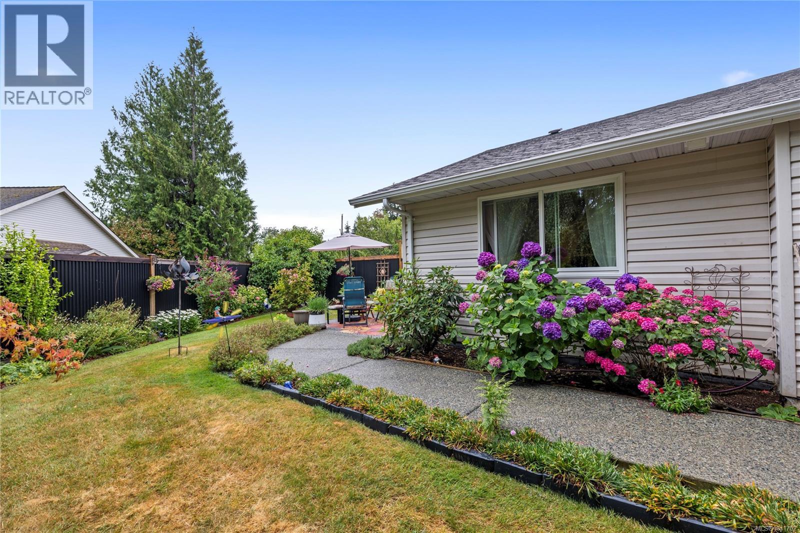 879 Aberdeen Dr - 32