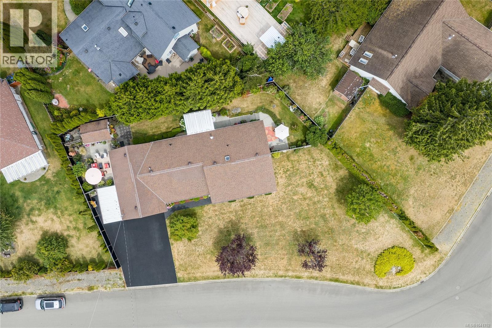 879 Aberdeen Dr - 53