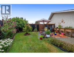 Kitchen - 879 Aberdeen Dr, Parksville, BC V9P2L9 Photo 8