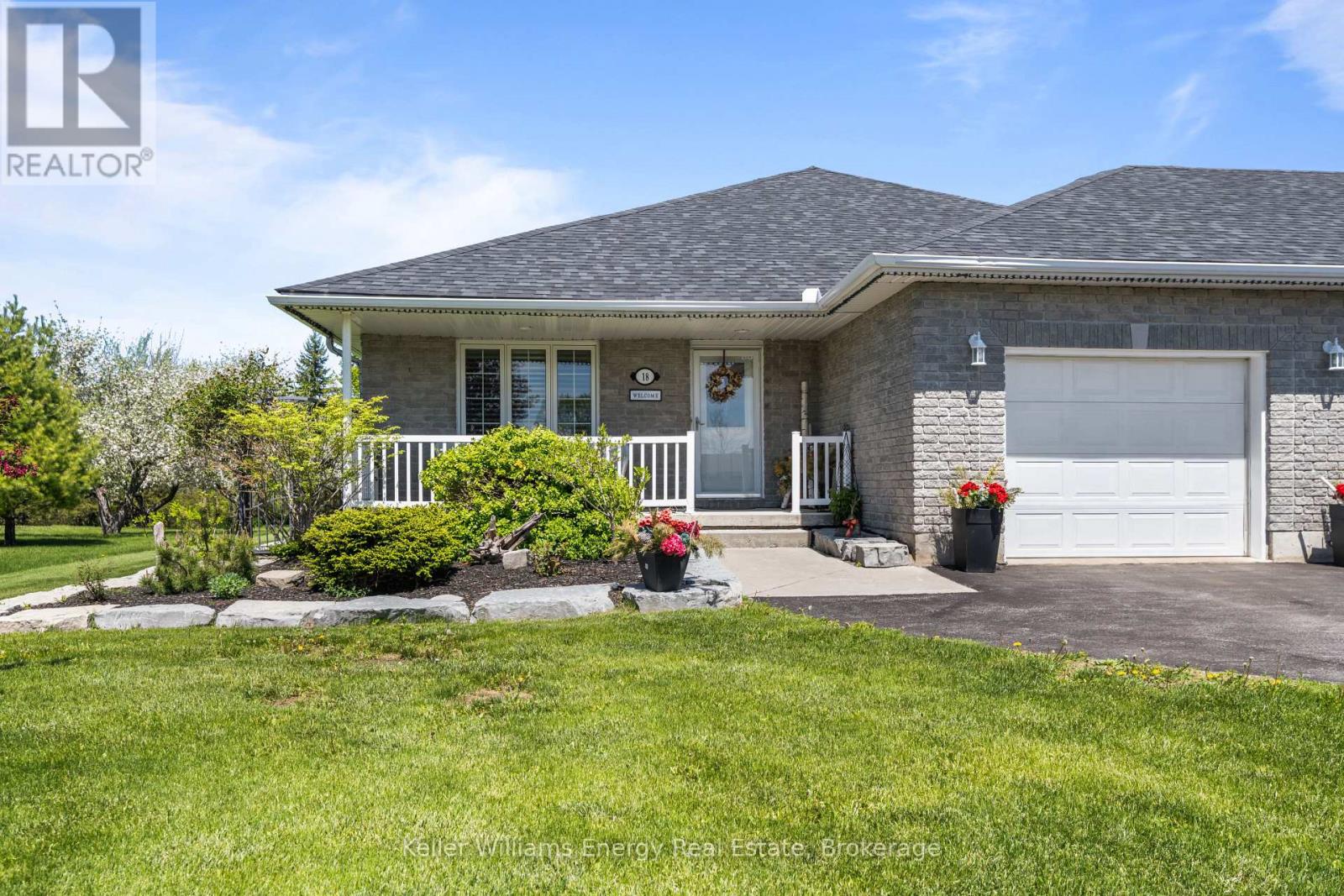 18 APPLEWOOD DRIVE - 1
