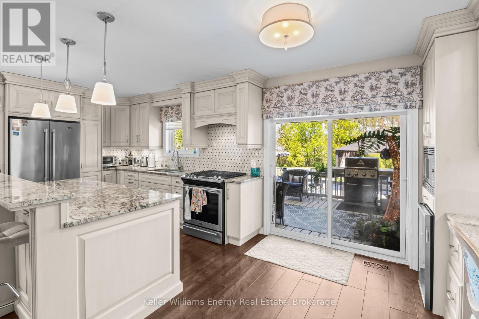18 APPLEWOOD DRIVE - 11