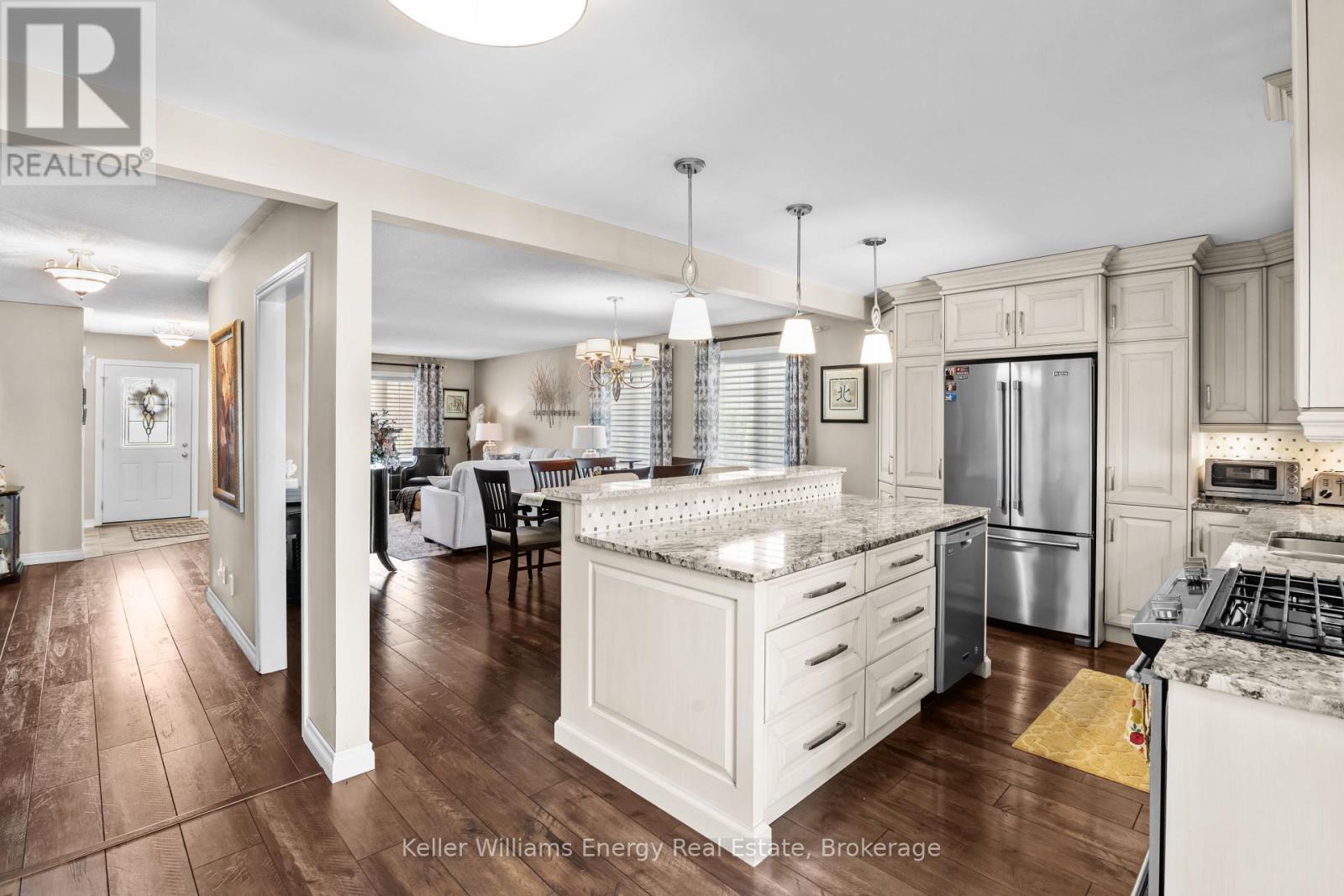 18 APPLEWOOD DRIVE - 13