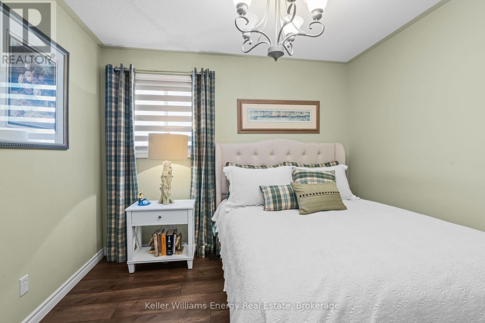 18 APPLEWOOD DRIVE - 15