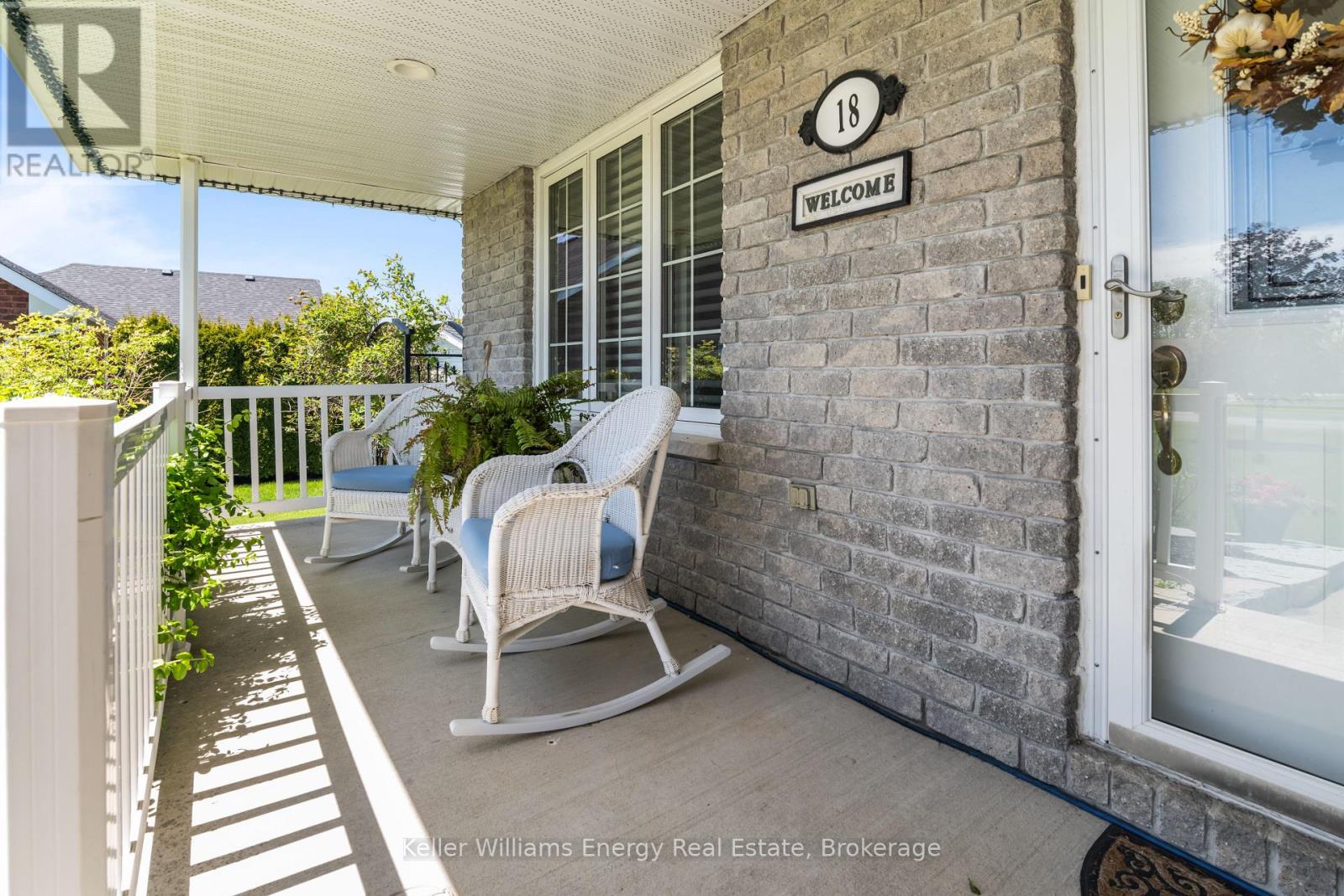 18 APPLEWOOD DRIVE - 2