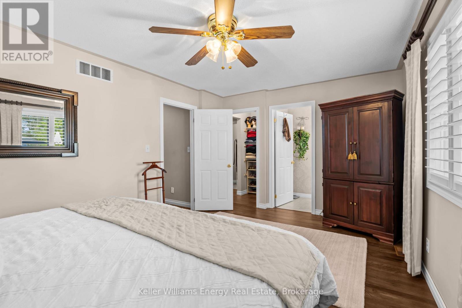 18 APPLEWOOD DRIVE - 20