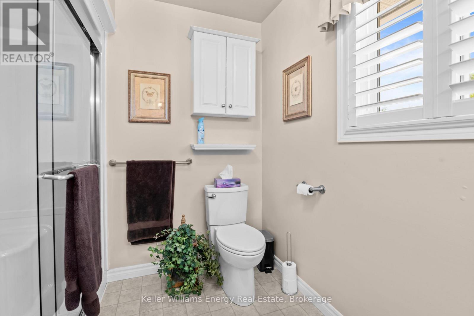 18 APPLEWOOD DRIVE - 22