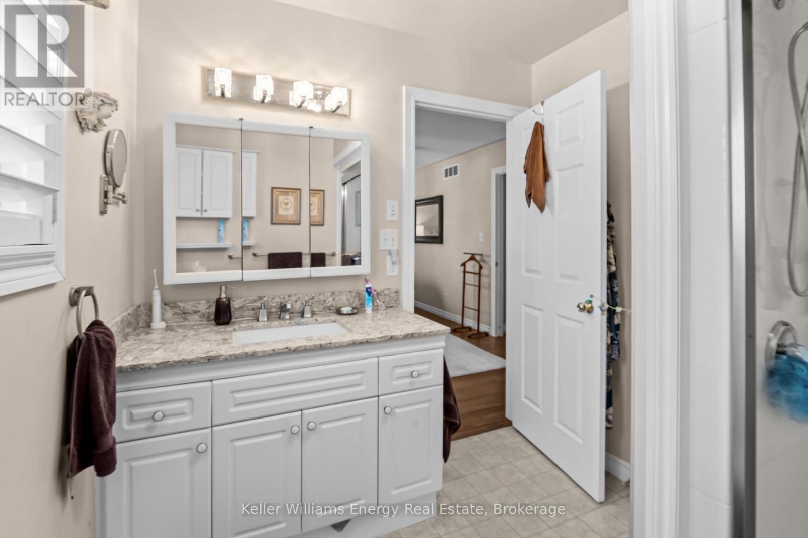 18 APPLEWOOD DRIVE - 23
