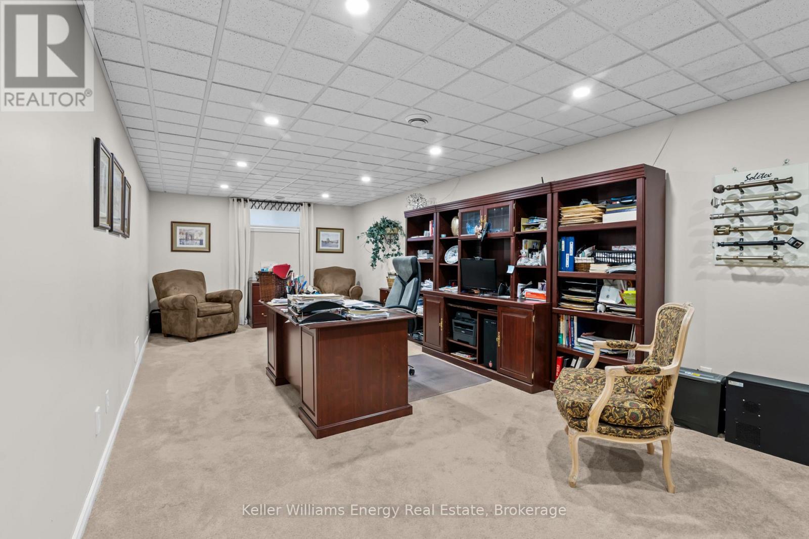 18 APPLEWOOD DRIVE - 30