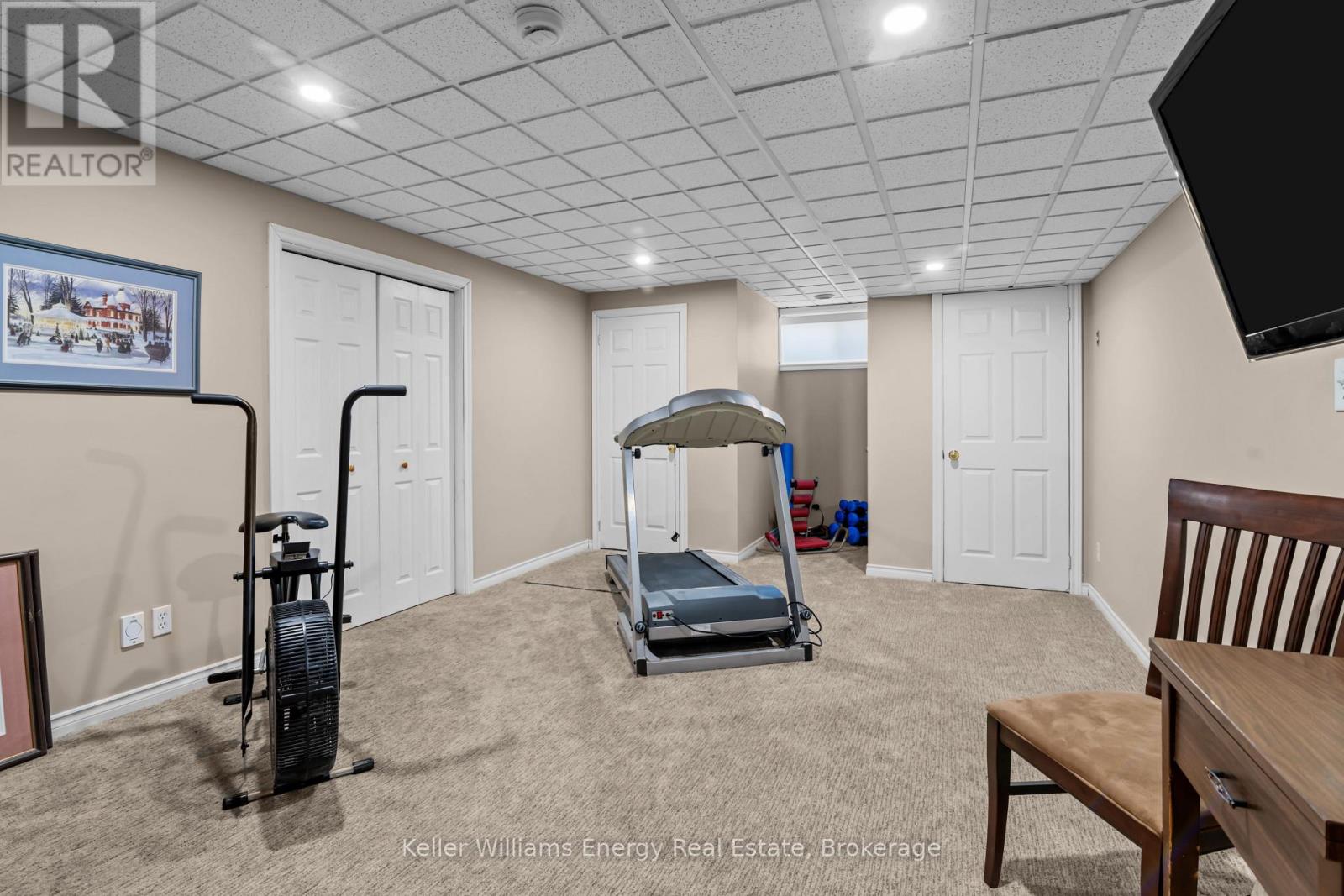 18 APPLEWOOD DRIVE - 31