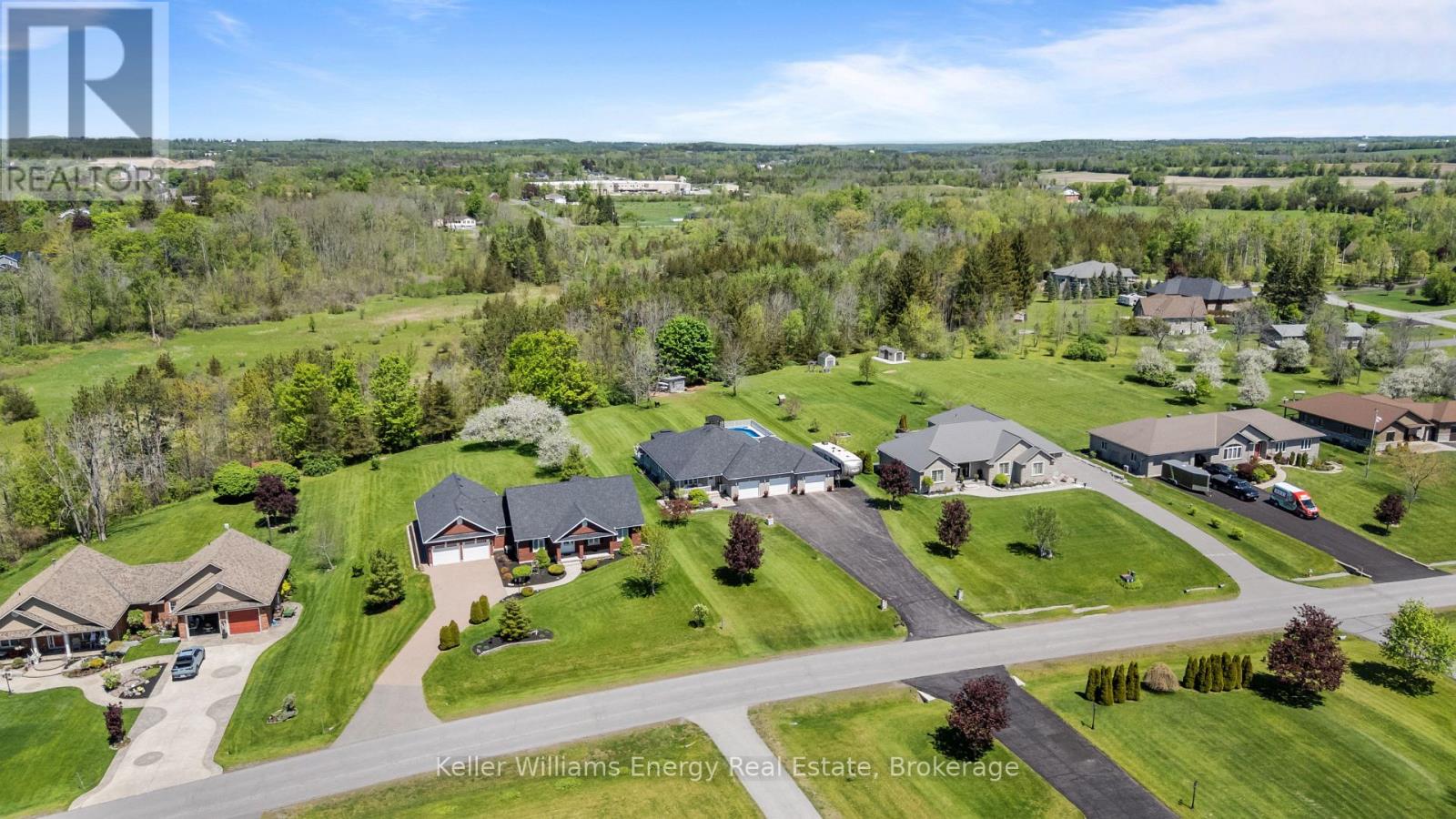 18 APPLEWOOD DRIVE - 38