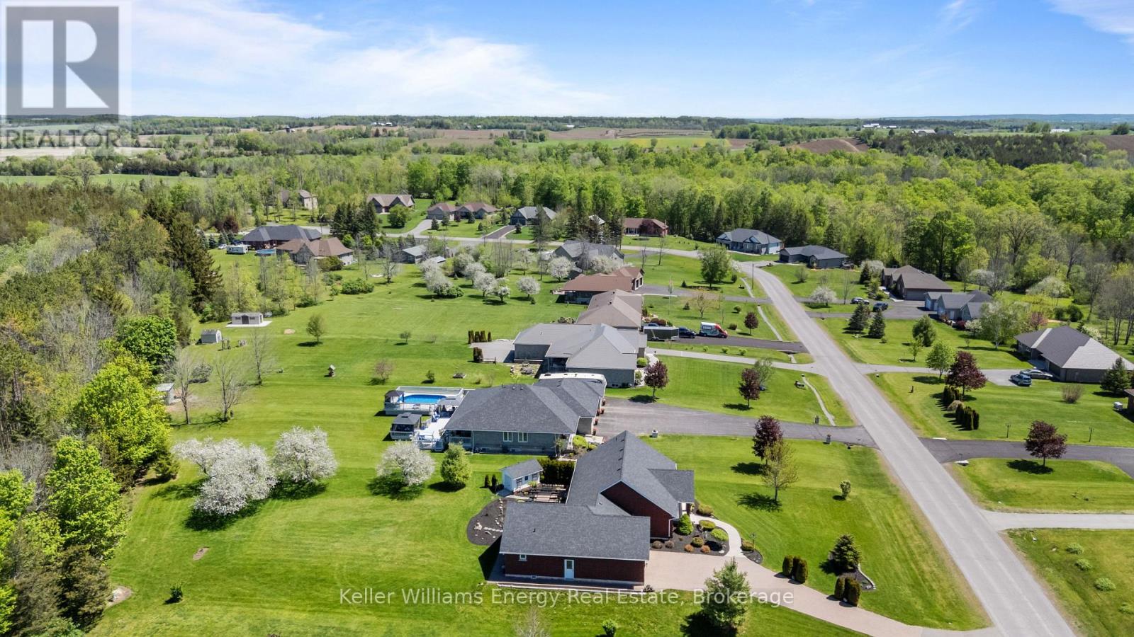 18 APPLEWOOD DRIVE - 39