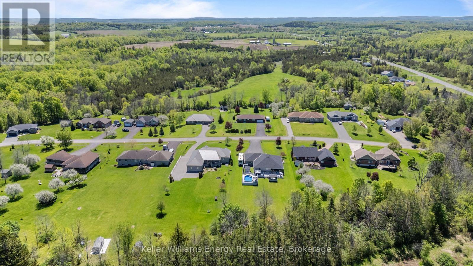18 APPLEWOOD DRIVE - 41