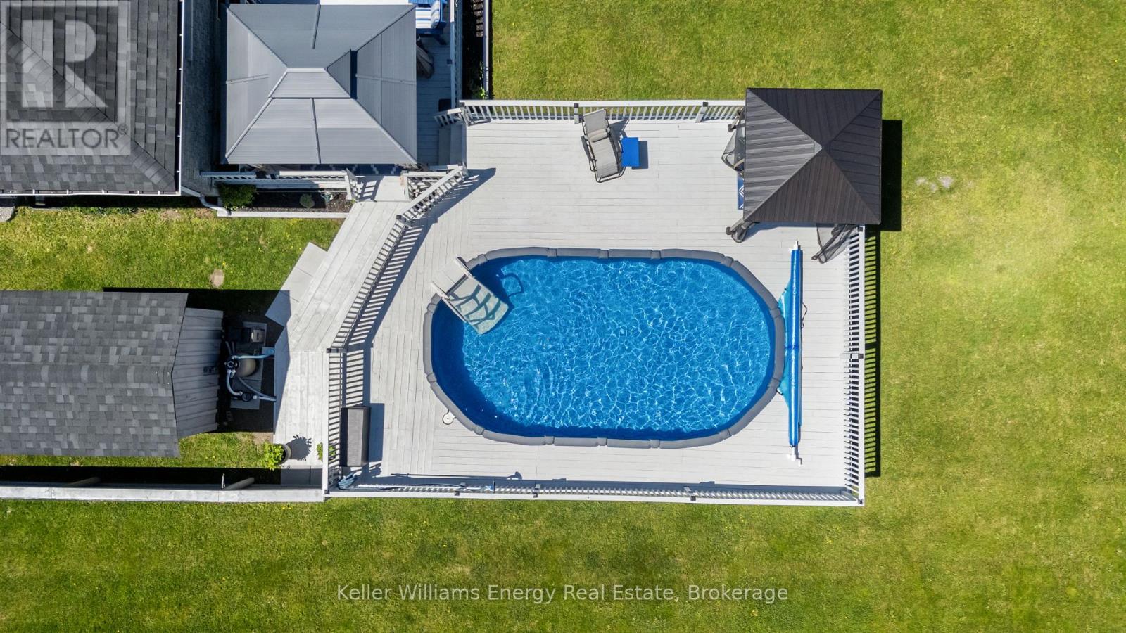 18 APPLEWOOD DRIVE - 42