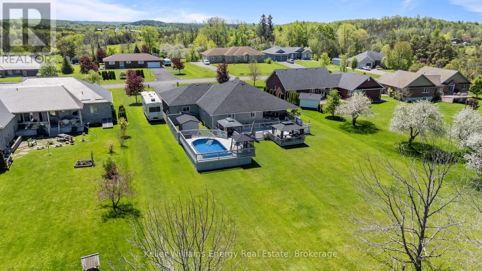 18 APPLEWOOD DRIVE - 45