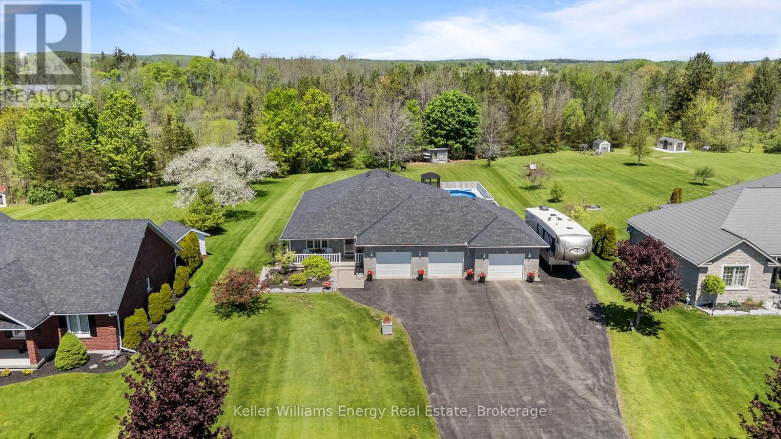 18 APPLEWOOD DRIVE - 46