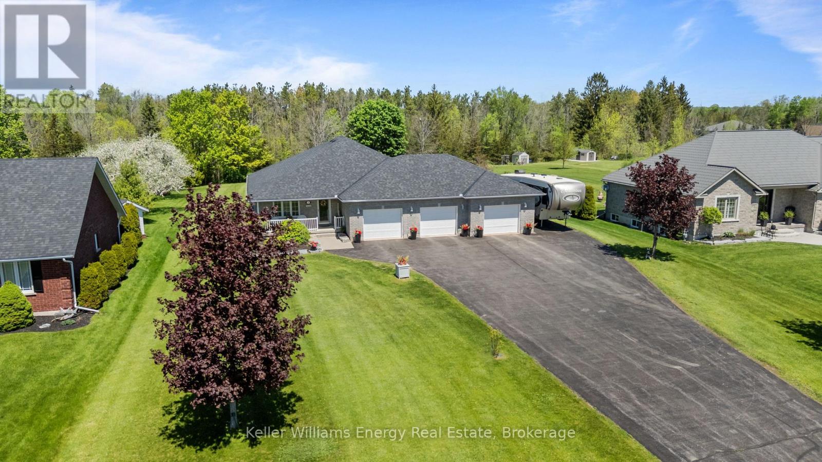 18 APPLEWOOD DRIVE - 48