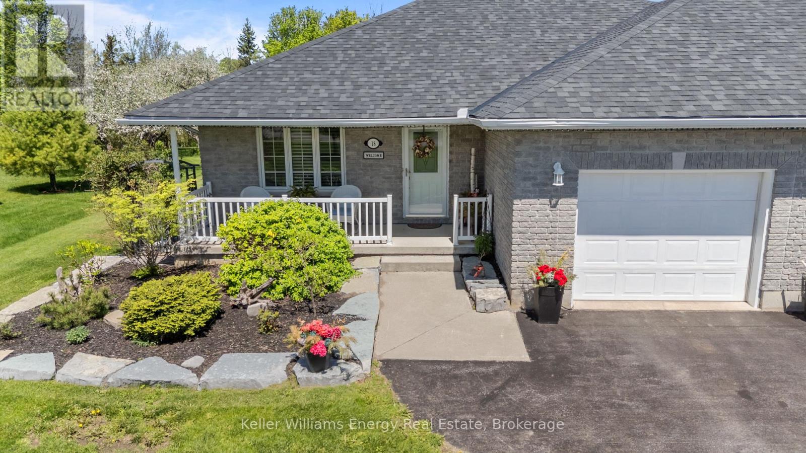 18 APPLEWOOD DRIVE - 49