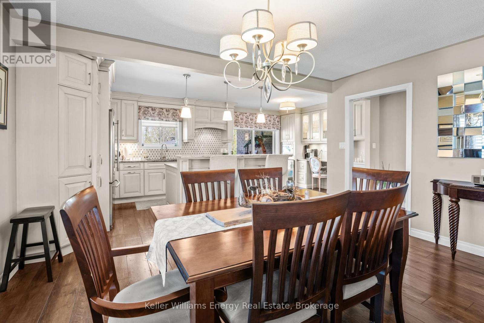18 APPLEWOOD DRIVE - 8