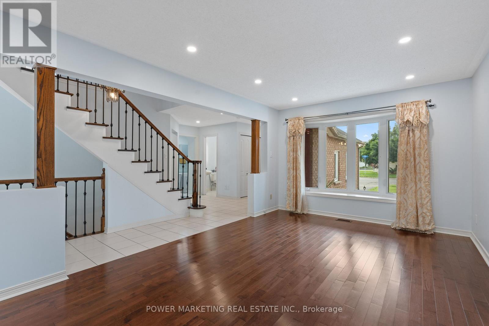 4 Bed, 4 Bath House for Sale in Ottawa – 1552 BLOHM DRIVE, Ottawa – MLS# X13529248 - Image 9
