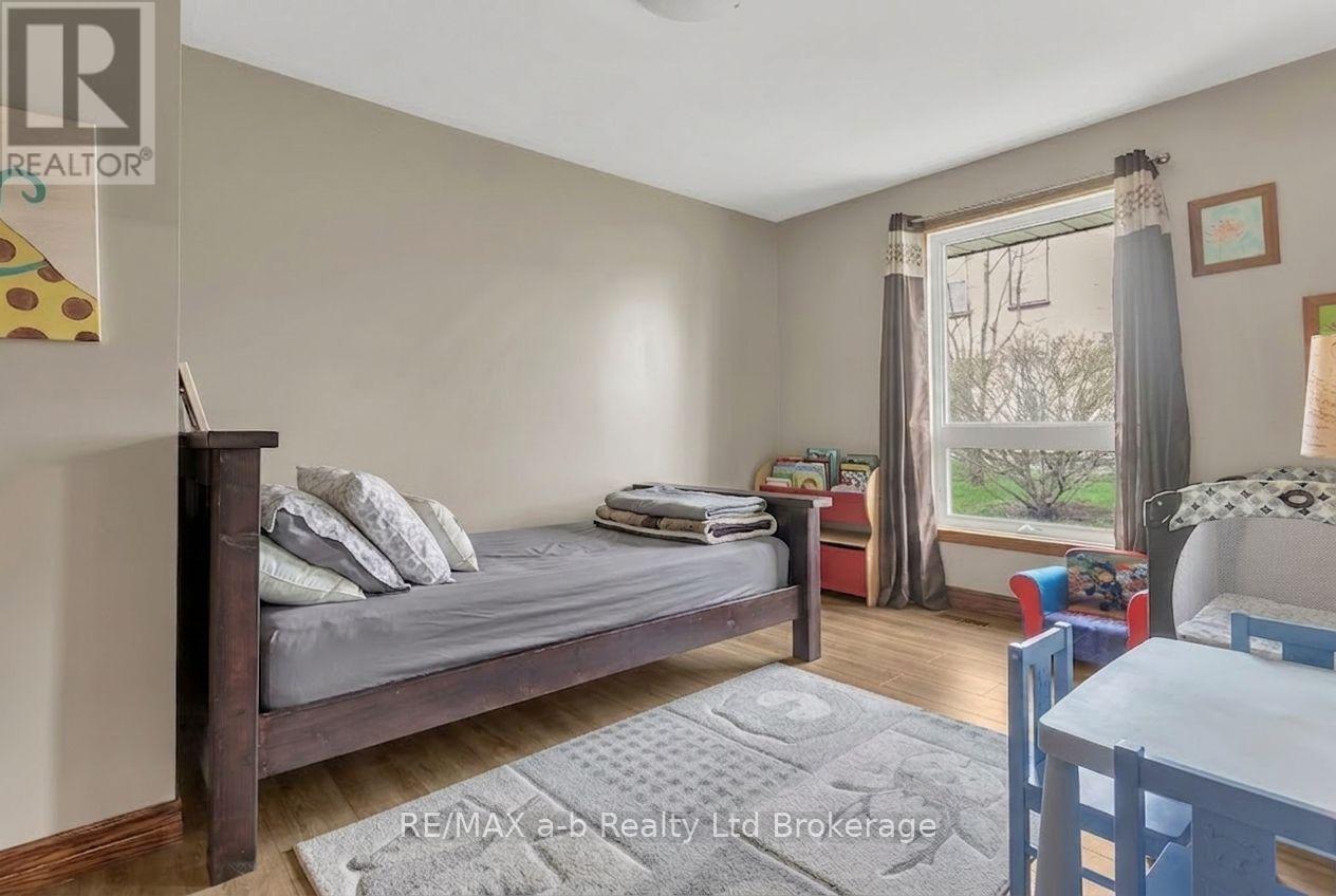 2 PALMER STREET W - 10