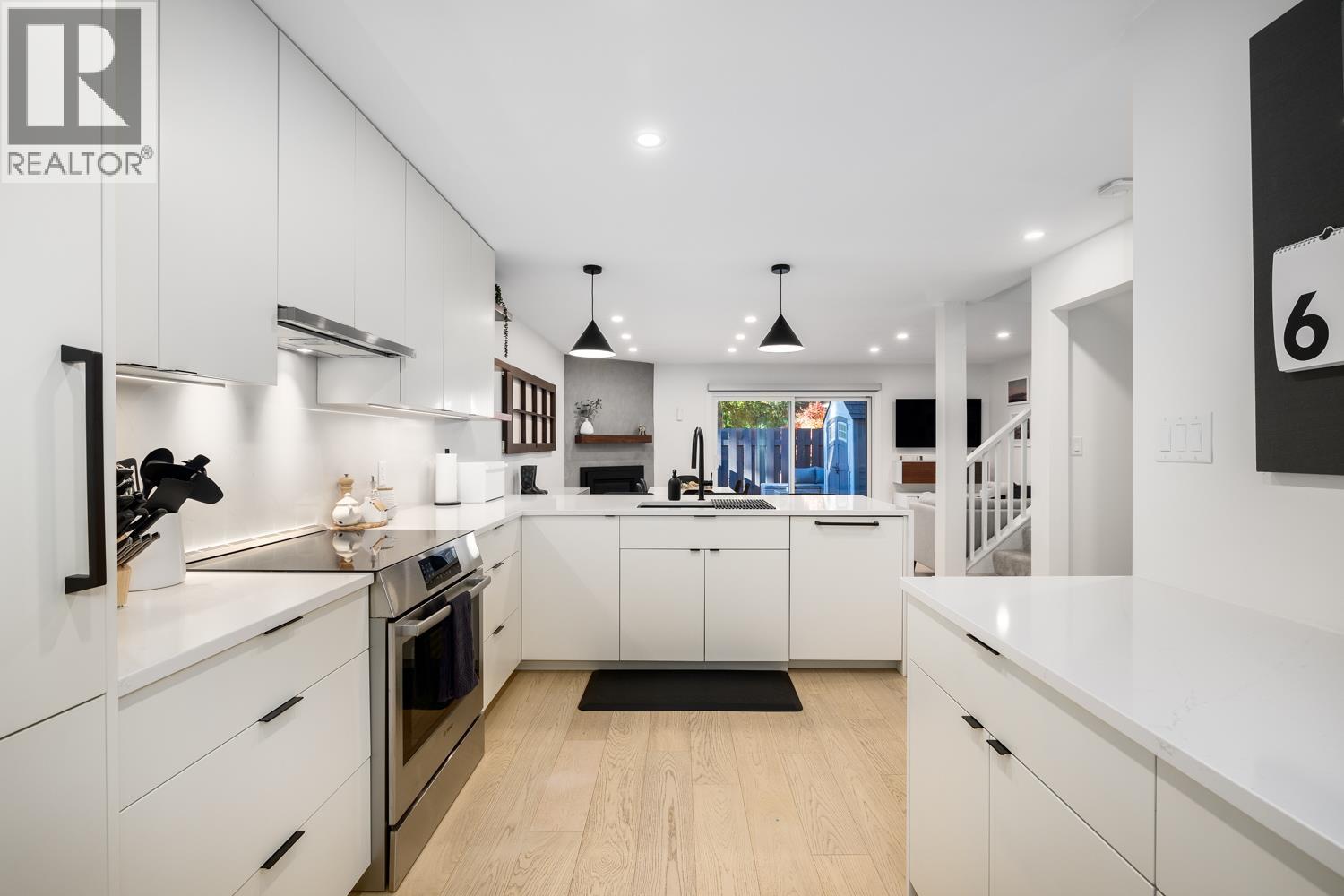 4663 HOSKINS ROAD, North Vancouver