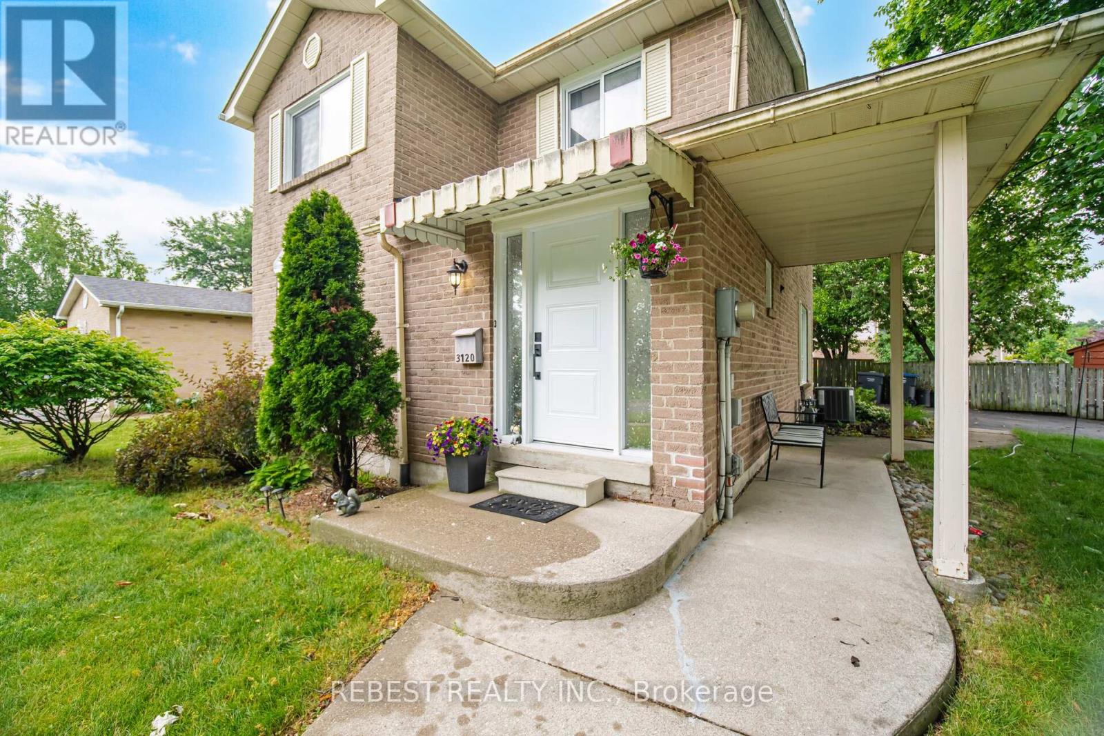 3120 MCCARRON CRESCENT - 1