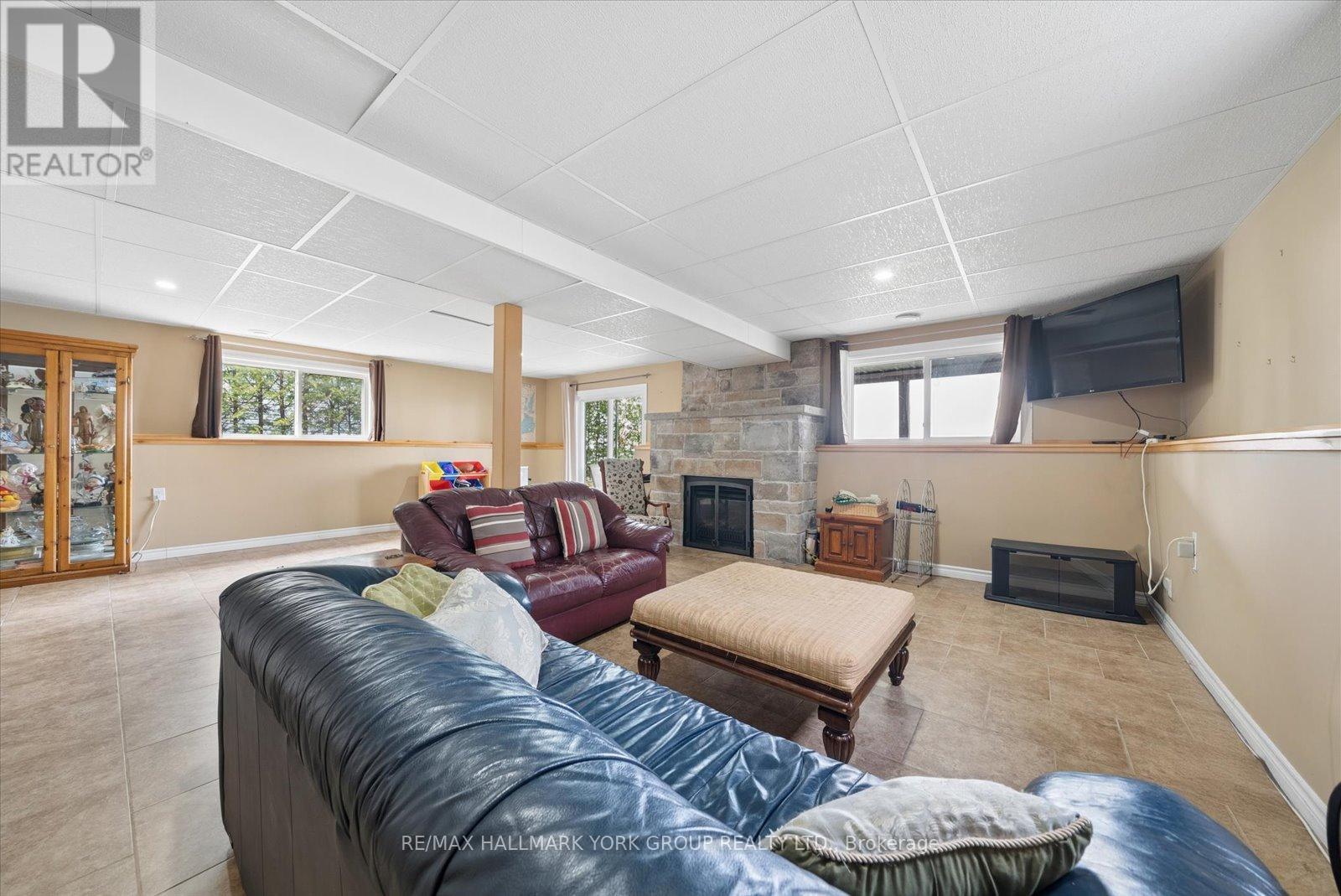 168 IRVING DRIVE - 16