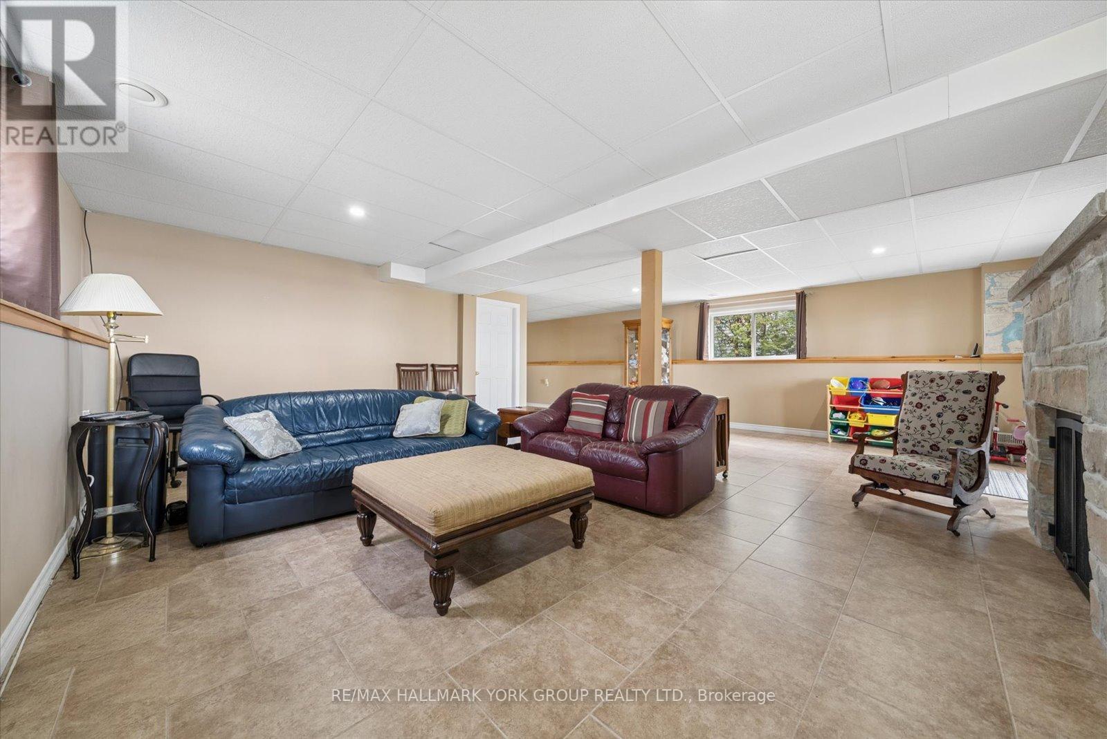 168 IRVING DRIVE - 17