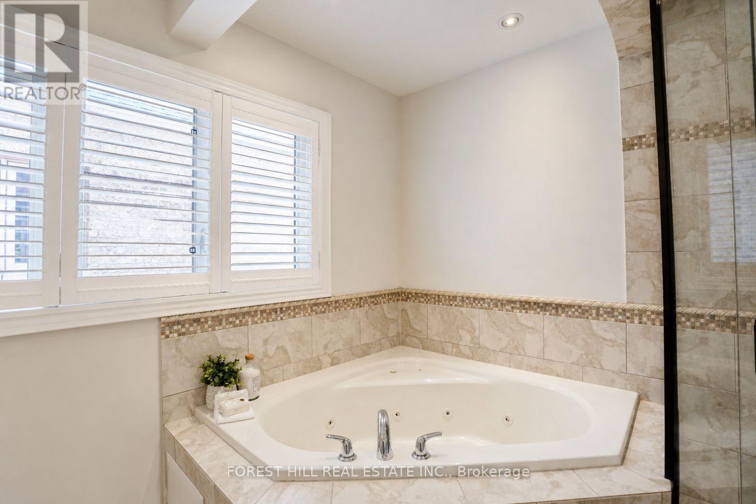 1 HERITAGE ESTATES ROAD - 32