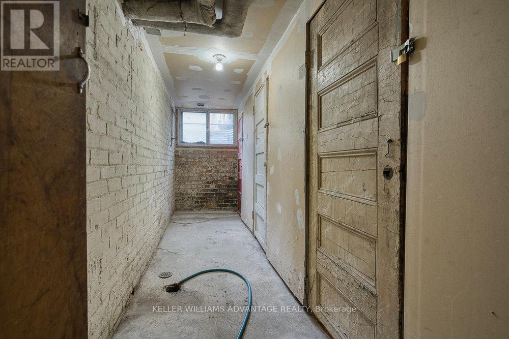 24 INDIAN ROAD CRESCENT - 24