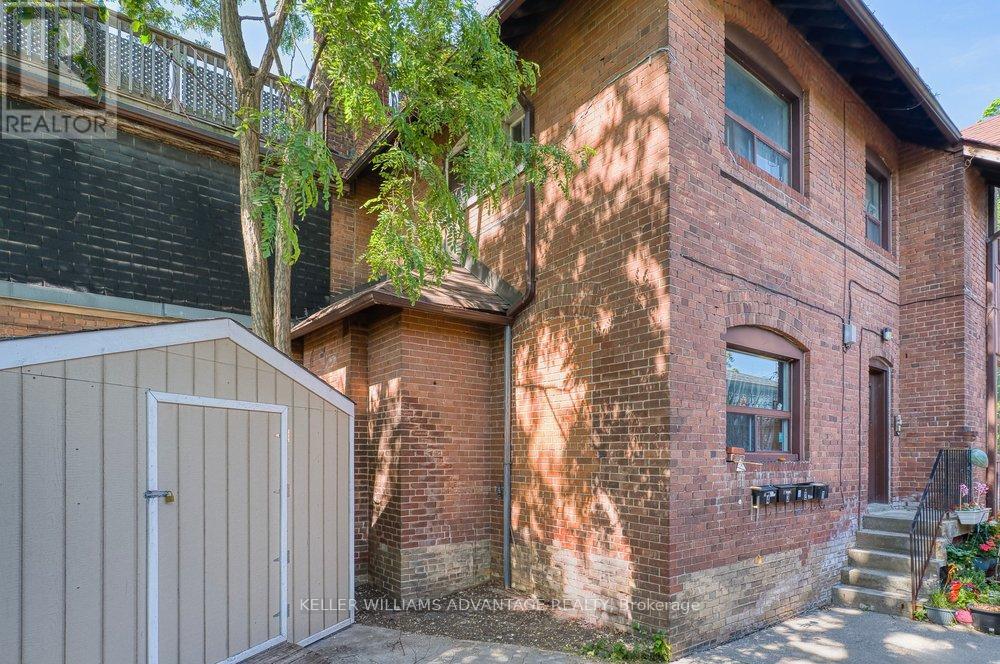 24 INDIAN ROAD CRESCENT - 27