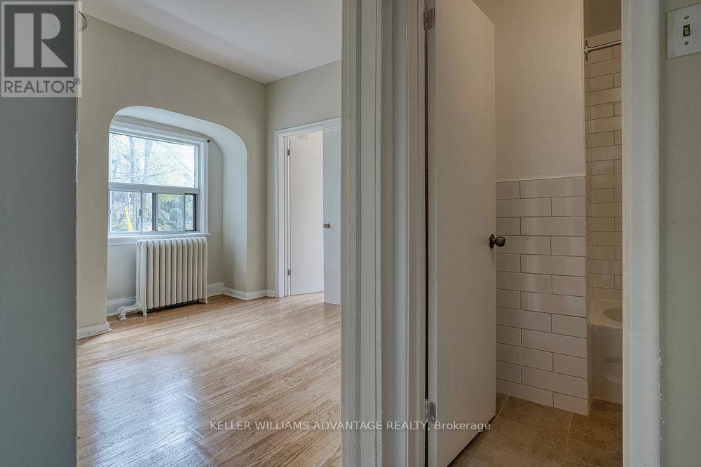 24 INDIAN ROAD CRESCENT - 9