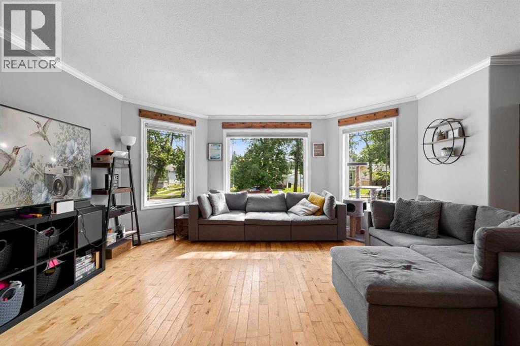5224 43 Street - 8